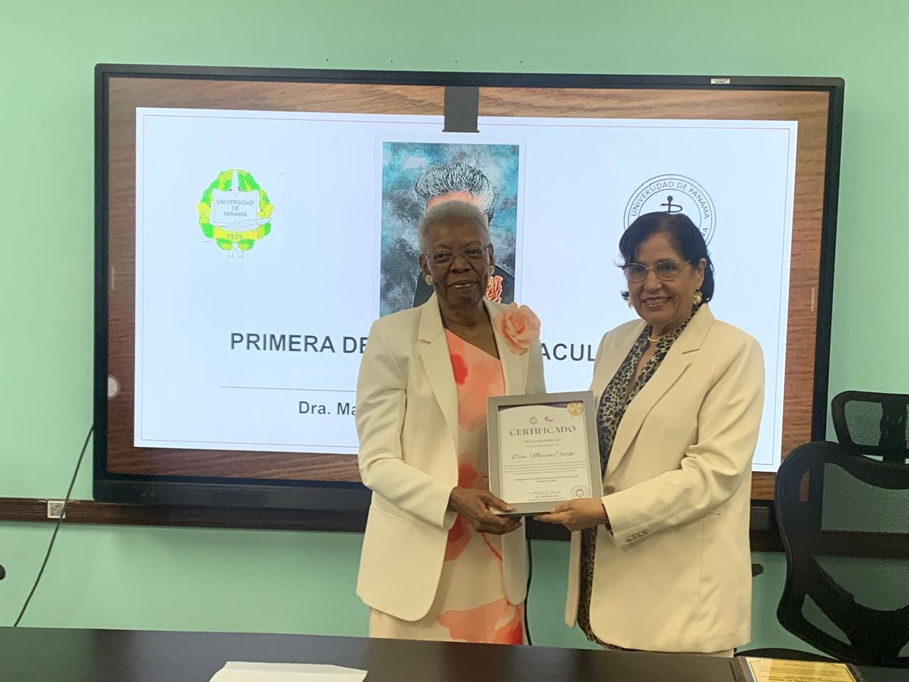 Reconocimiento a la Doctora Marion Clarke.